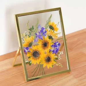 Pressed flower frame, dried sunflower decor, pressed flower art, botanical art, herbarium frame, christmas gift, gifts for mom, unique gifts