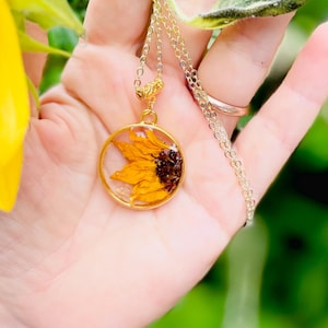Real Sunflower necklace Sunflower necklace for women, Sunflower jewelry Pressed Flower Necklace Sunflower gifts Sunflowers Sunflower pendant